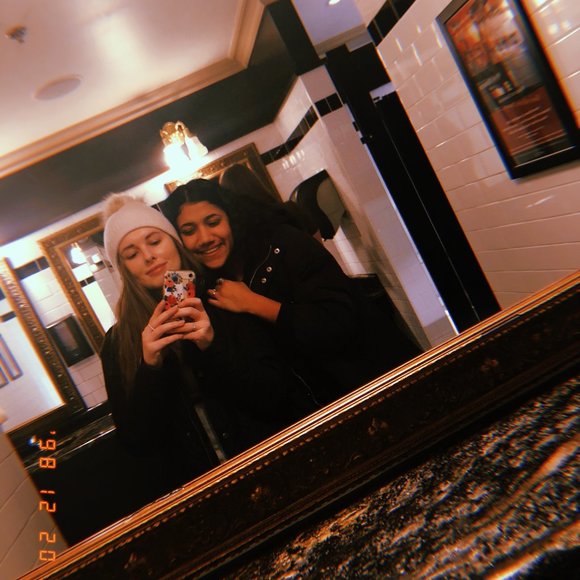 Meet your Posher, Jessica - Picture 1 of 1